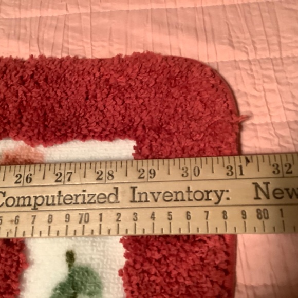 New in bags, 2 red half circle bath/kitchen plush rugs with rubber backs - Picture 2 of 6